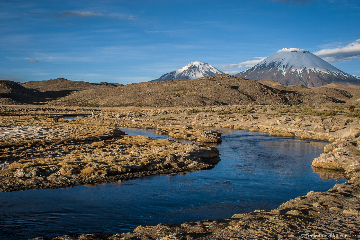 Cour d'eau aux pieds des volcans