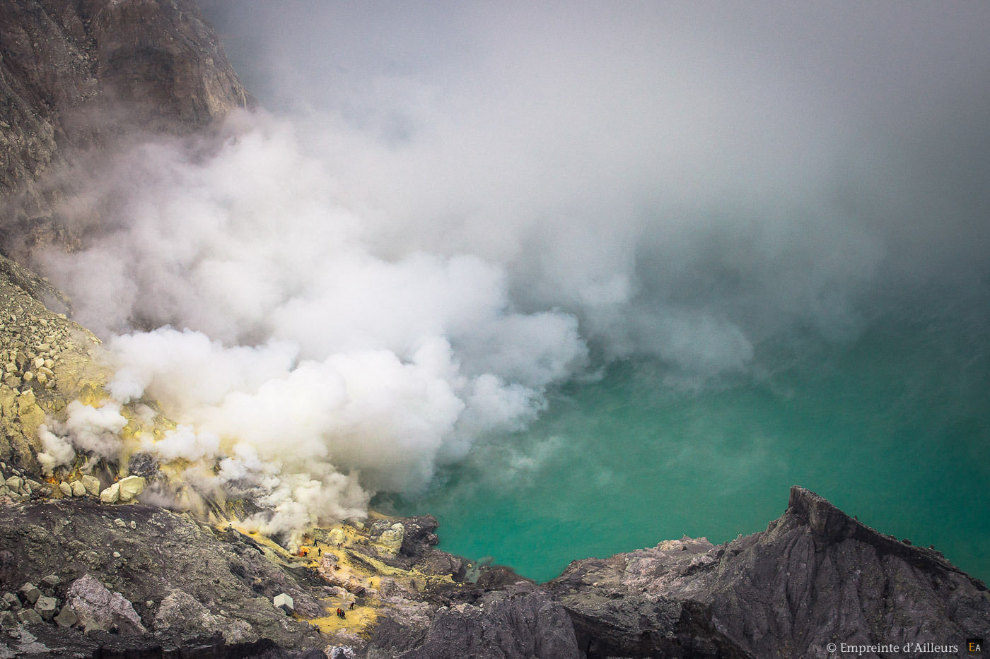 Fumées du cratère du Kawah Ijen