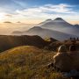 Contemplation sur le plateau de Dieng