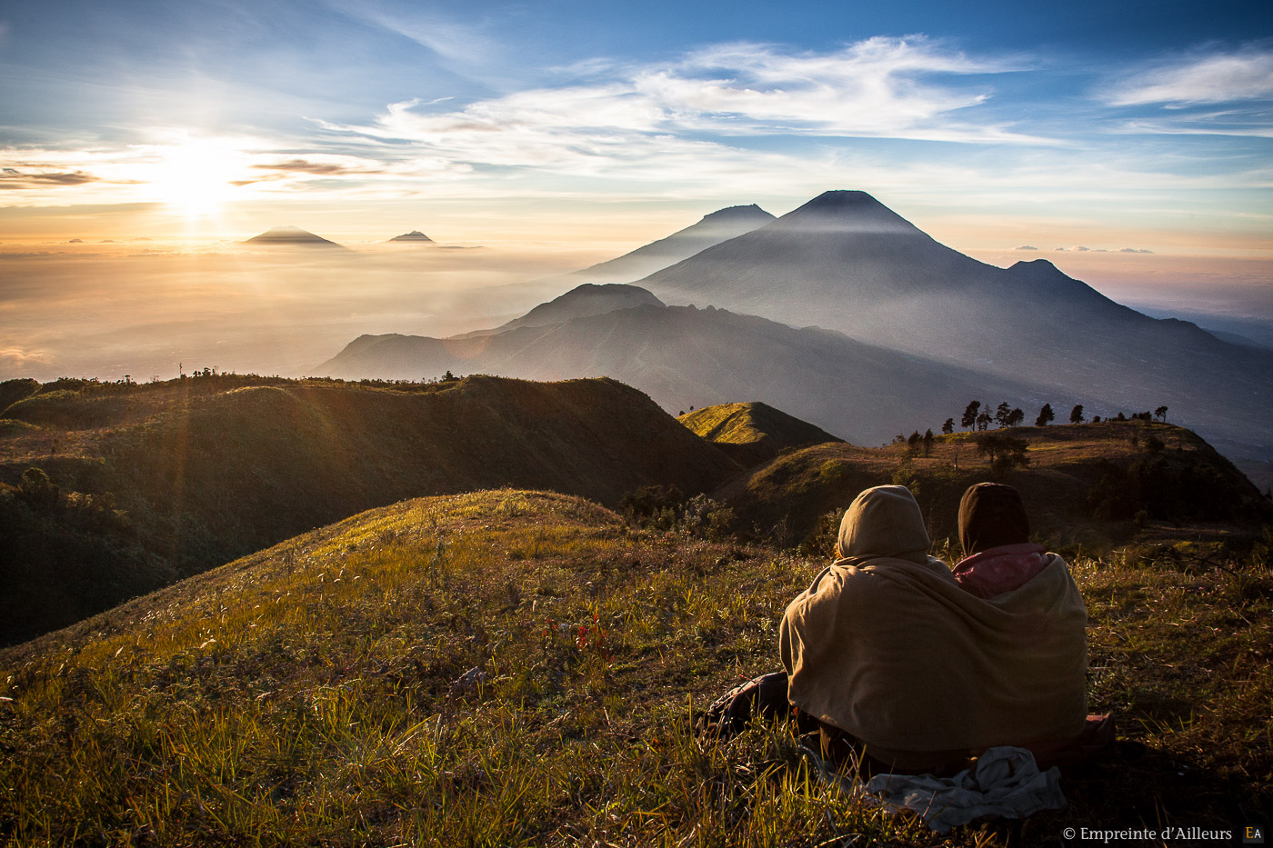 Contemplation sur le plateau de Dieng