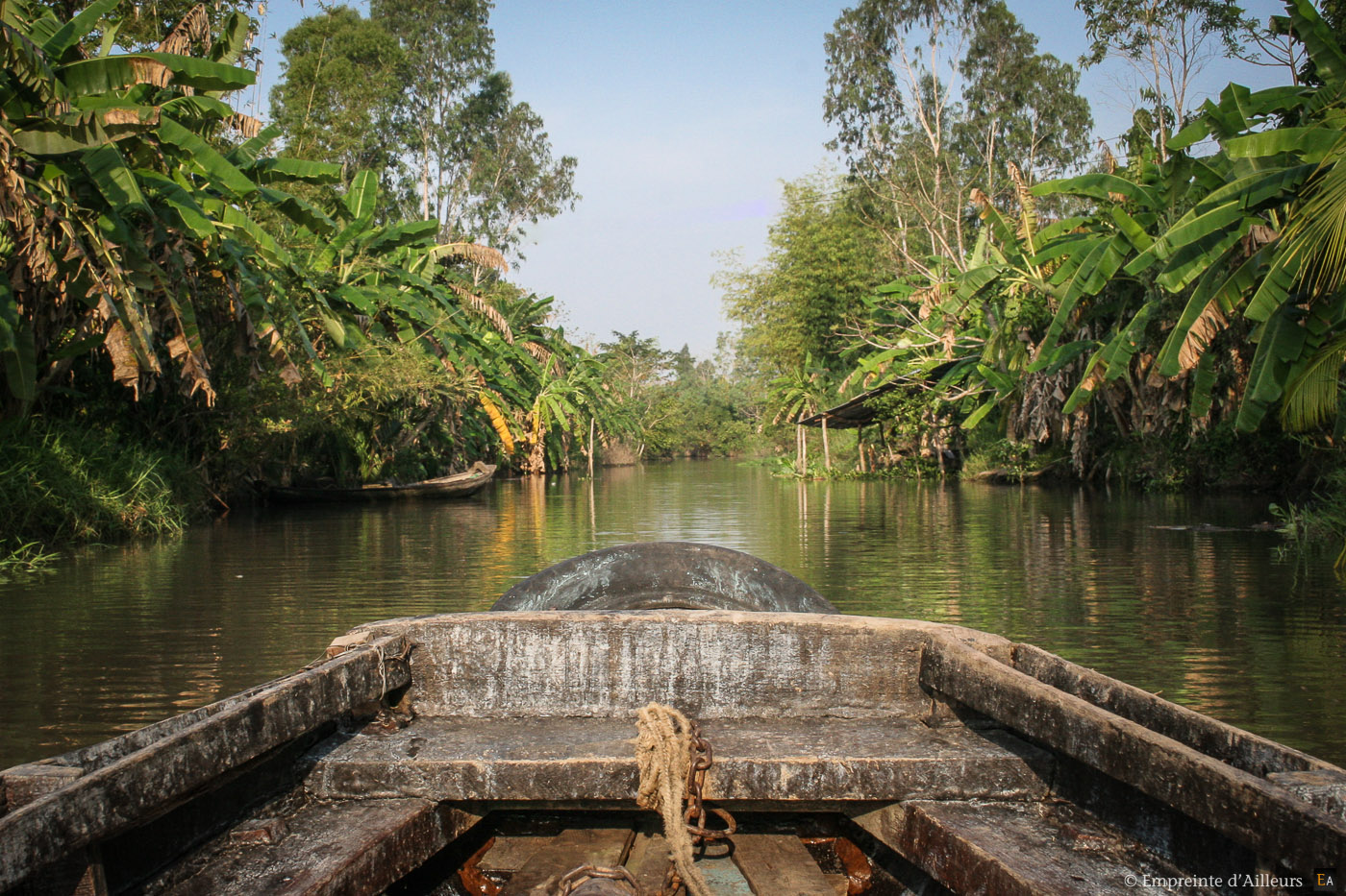Barque sur un canal du delta du Mékong