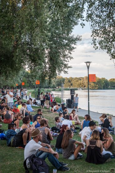 Belle après midi sur la Barthelasse pendant le festival Résonance