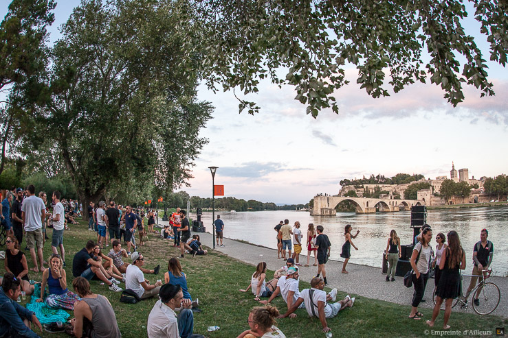 Festival Résonance devant le Pont d'Avignon