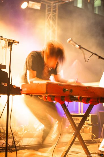 Hervé Salters se déchaine sur son clavier. General Elektriks au Festival Resonance