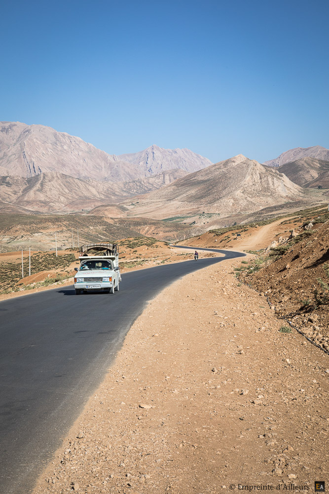 Sur la route des montagnes de Zardkouh