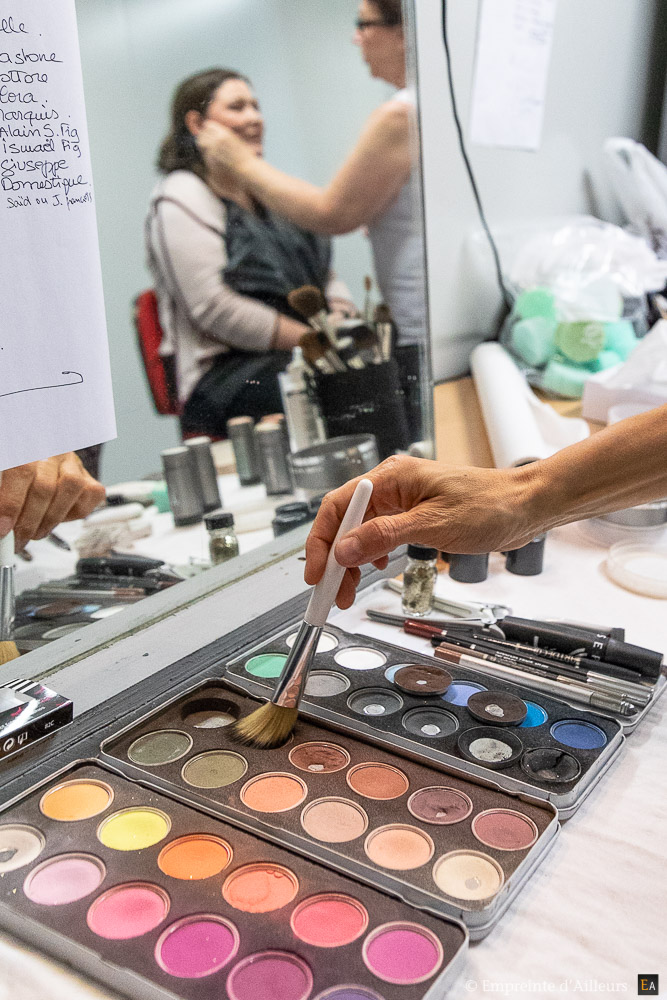 Séance de maquillage pour l'Opéra Traviata